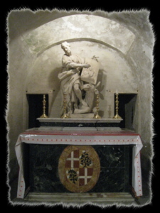 Statua di San Luca nella cripta della Chiesa di San Paolo a Mdina