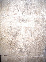 Tau su una colonna della cattedrale