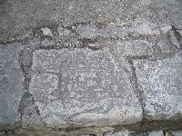 Triplice Cinta davanti la Chiesa