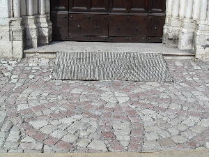 Fiore della Vita davanti la chiesa di S. Francesco a Terni