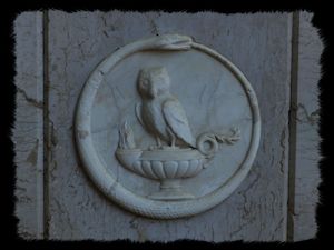 Epitaffio simbolico con l'Uroboros