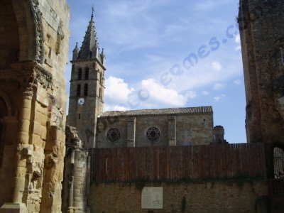 Veduta della chiesa di Sant'Andrea dalle rovine dell'Abbazia